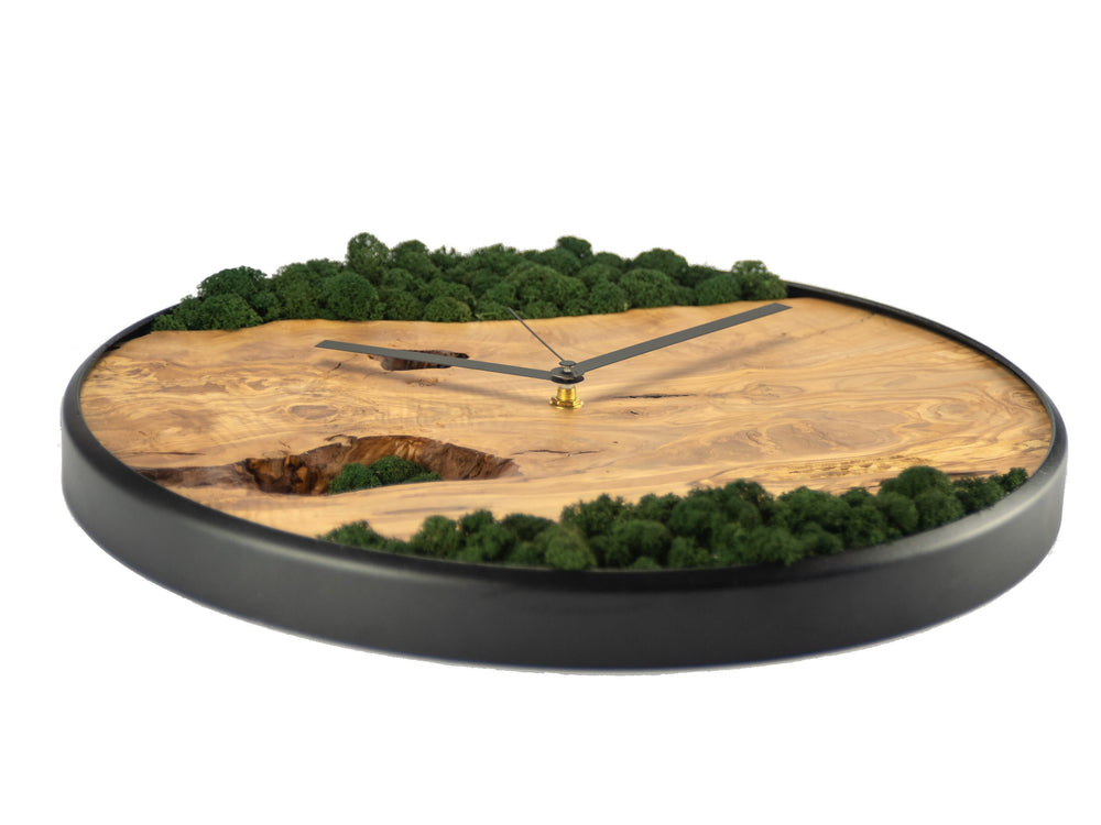 Wanduhr Olivenholz Moos