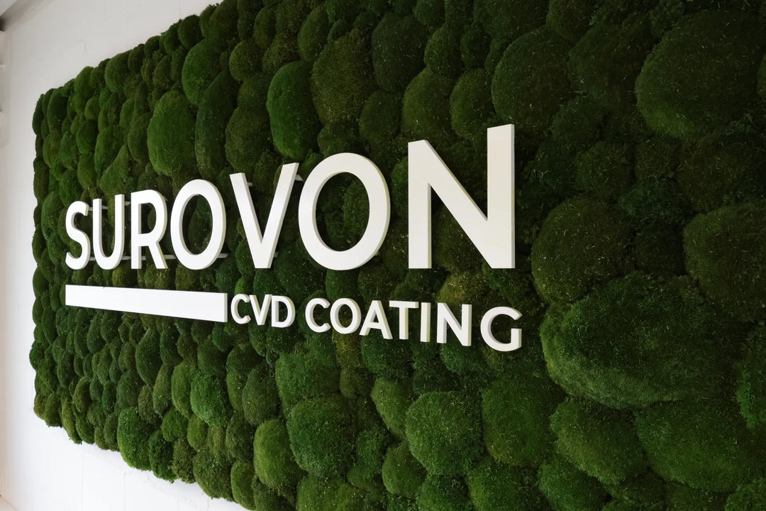 Kugelmoosbild in Waldgrün mit Logo 