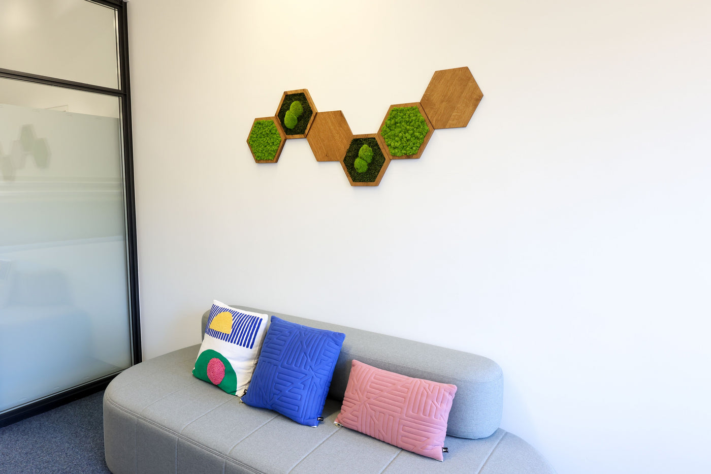 Hexagon-Wandpaneele in Büro
