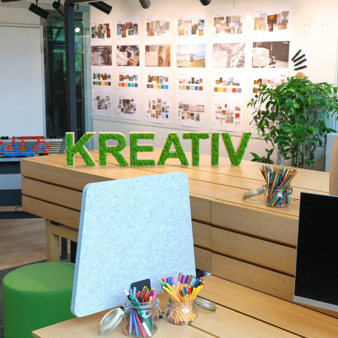 Moosbuchstaben KREATIV in Büro