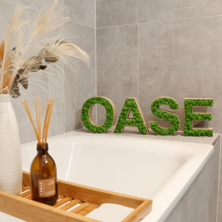 Moosbuchstaben OASE in Badezimmer