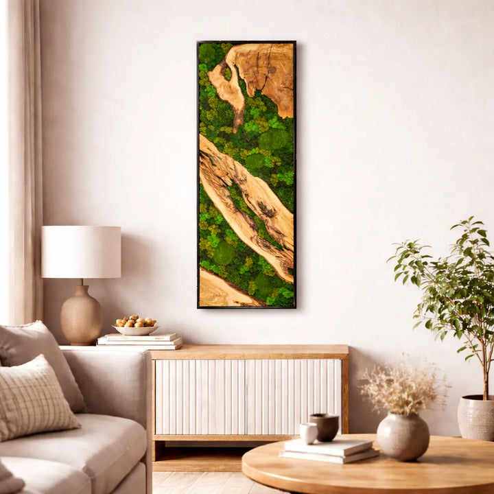 Olivenholzbild mit Moosmix in Wohnzimmer